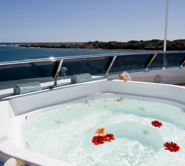 Jacuzzi Pool On Board Yacht TE MANU