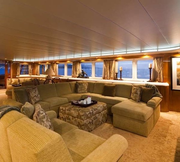 Sitting: Yacht BIG EAGLE's Premier Saloon Image