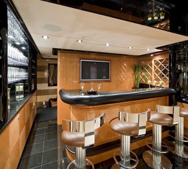 Drinks Bar On Yacht BIG EAGLE