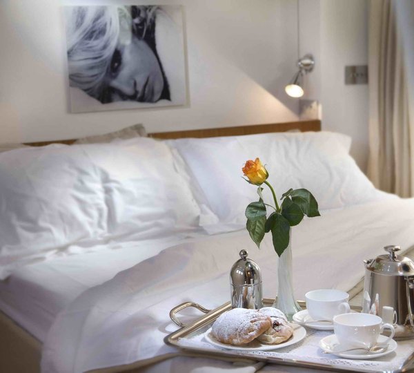 Close Up: Yacht DIONEA's Main Master Cabin Image