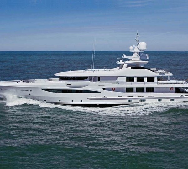 Overview: Yacht LA MIRAGE's Cruising Image