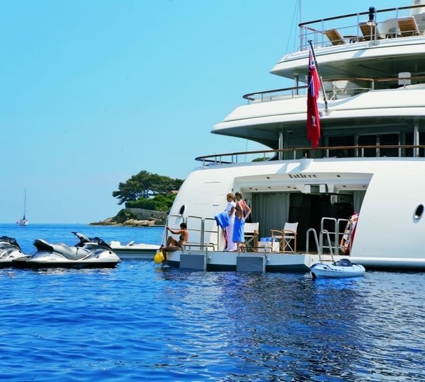 Beach Beachclub Aboard Yacht LATITUDE