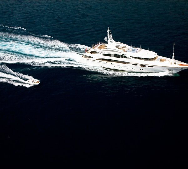 Ship's Tenders: Yacht LATITUDE's Cruising Image