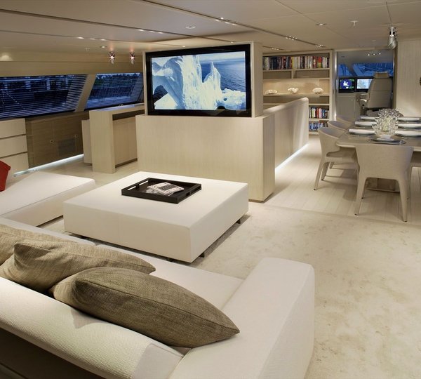 Movie Cinema: Yacht RED DRAGON's Saloon Captured