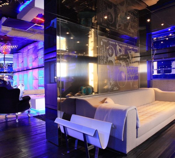 Sitting: Yacht SEA FORCE ONE's Premier Saloon Captured