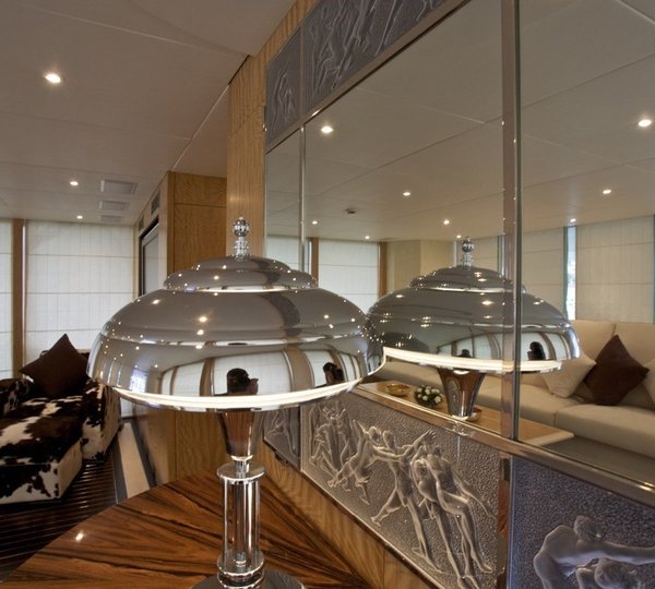 Close Up: Yacht ACHILLES's Sky-lounge Photograph