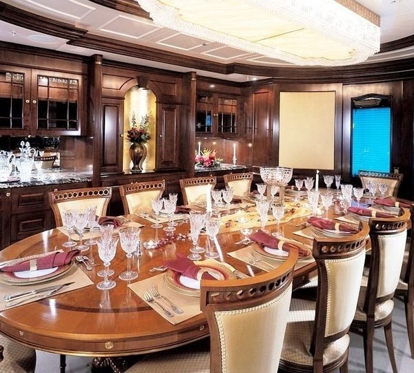 The 55m Yacht MUSTIQUE