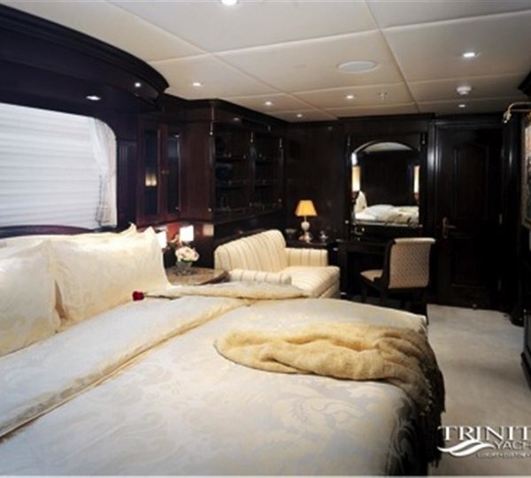 The 55m Yacht MUSTIQUE