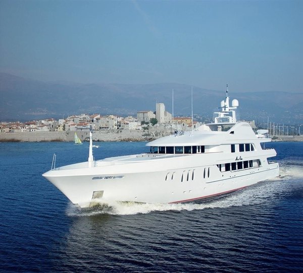 The 55m Yacht MUSTIQUE