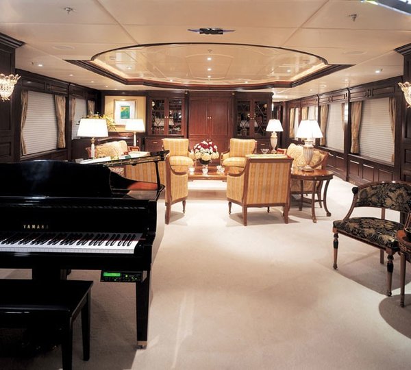 The 55m Yacht MUSTIQUE