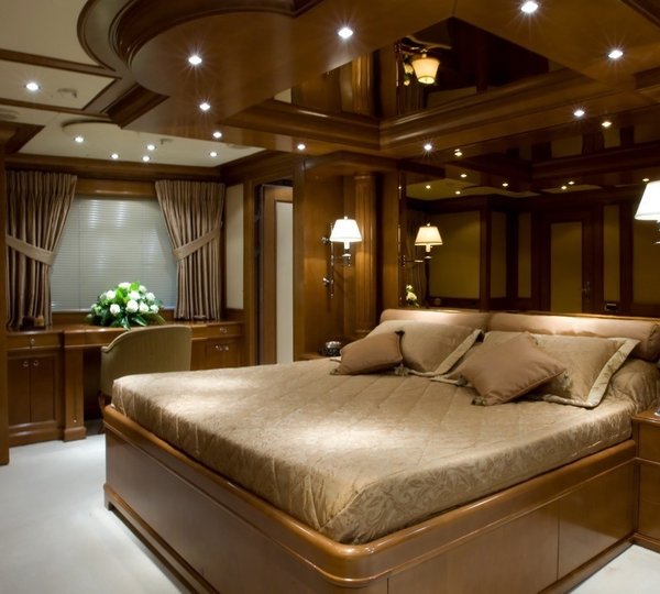 Black Guest's Cabin On Yacht INSIGNIA