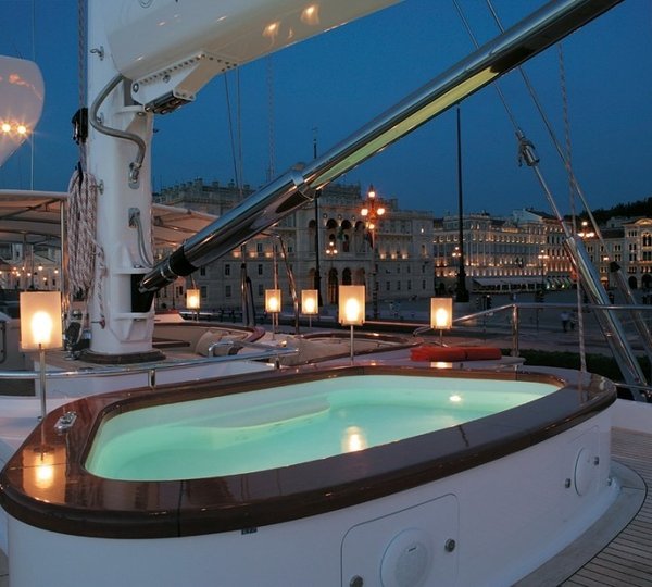 Life On Yacht ROSEHEARTY