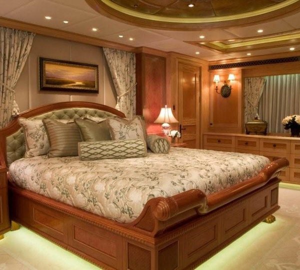 The 58m Yacht UNBRIDLED