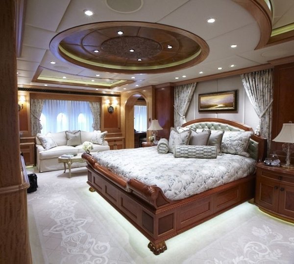 The 58m Yacht UNBRIDLED