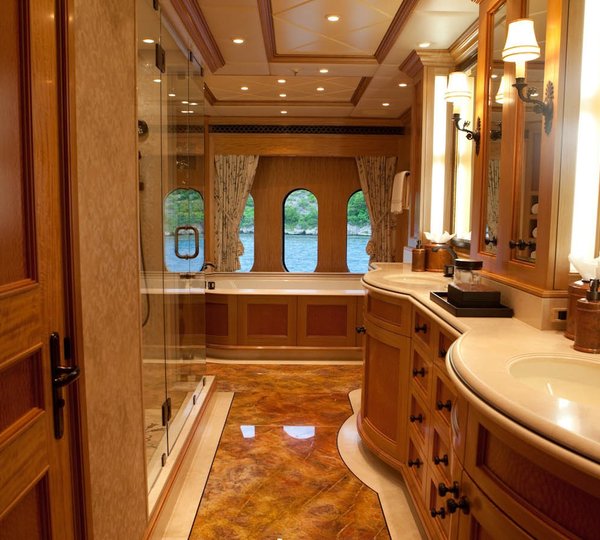 The 58m Yacht UNBRIDLED