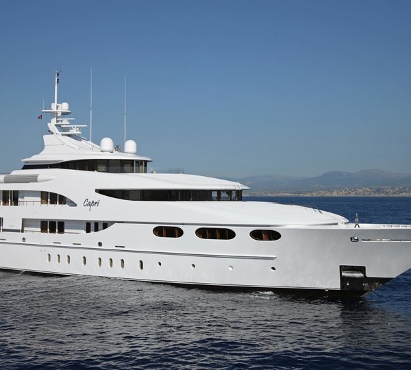 Profile Aspect On Yacht CAPRI