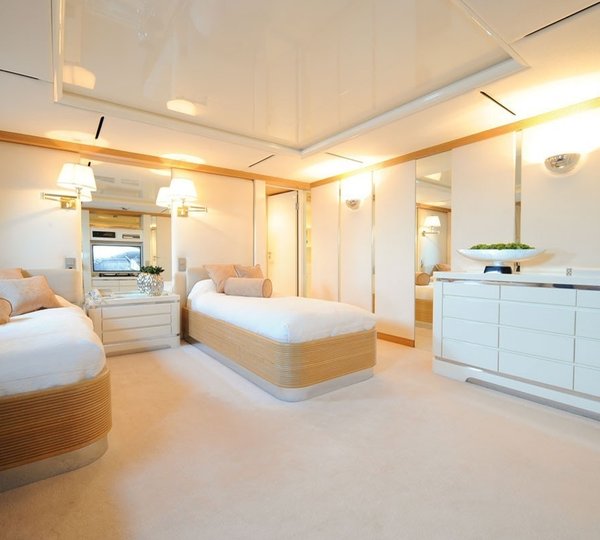 Neutralised: Yacht MAGNA GRECIA's Twin Bed Cabin Image
