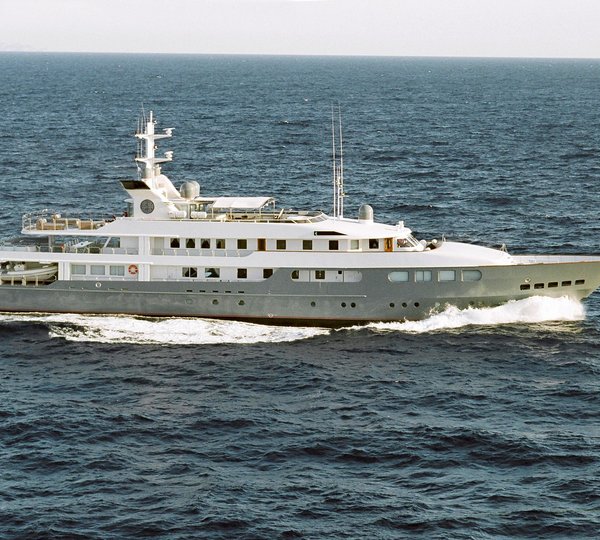 Profile Aspect: Yacht MAGNA GRECIA's Cruising Photograph