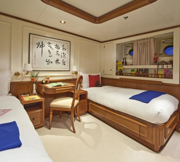 Blue: Yacht SEAWOLF's Twin Bed Cabin Image