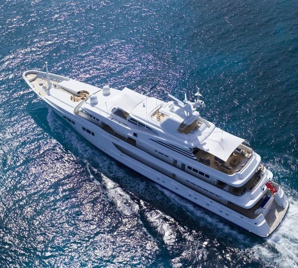 From Above Aspect: Yacht PARAFFIN's Cruising Image