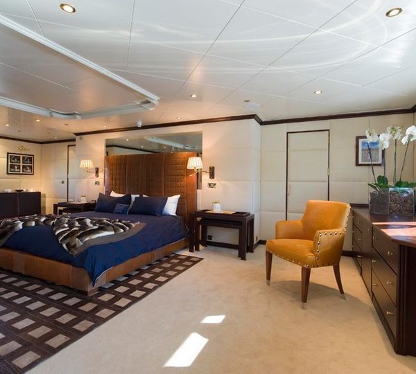 Profile Aspect: Yacht FORCE BLUE's Main Master Cabin Image