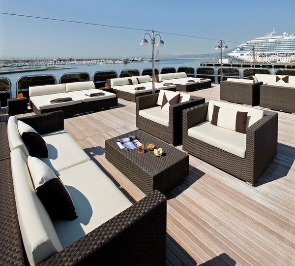 Sitting: Yacht FORCE BLUE's Sun Deck Image
