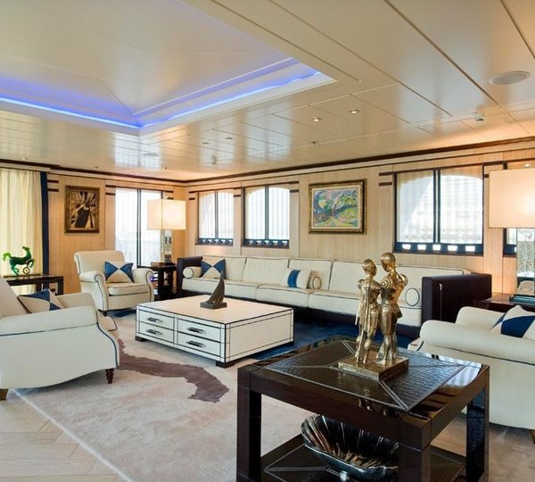 Top Saloon Aft On Yacht FORCE BLUE