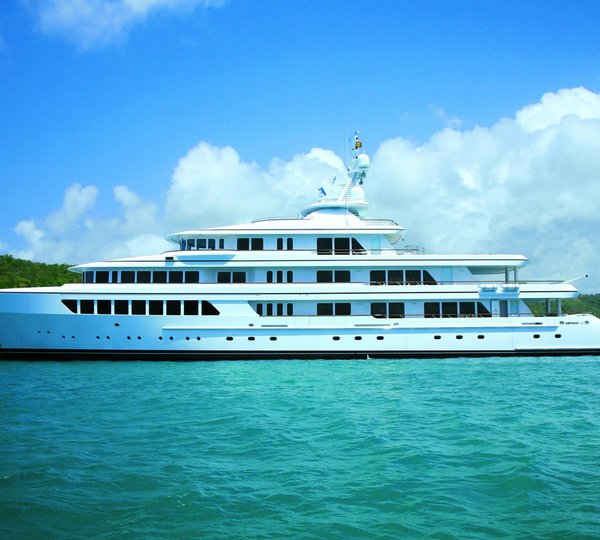 Premier Overview On Yacht UTOPIA