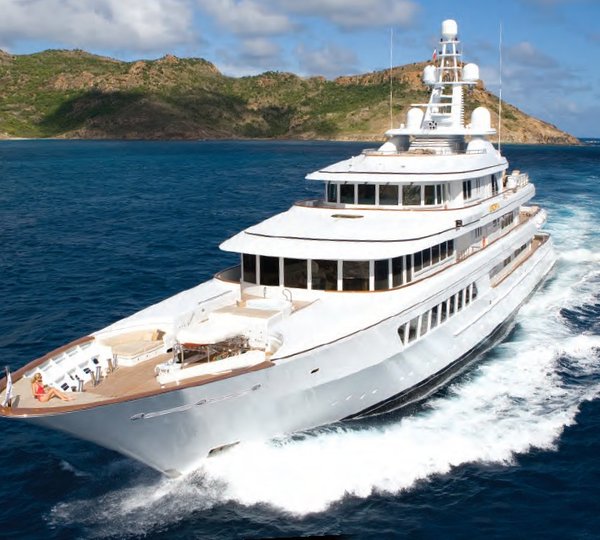 Cruising On Yacht UTOPIA