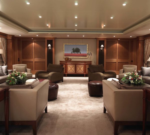 Profile: Yacht UTOPIA's Premier Saloon Image