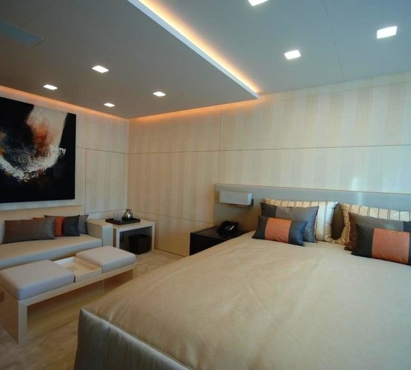 Profile: Yacht SIREN's Guest's Cabin Captured