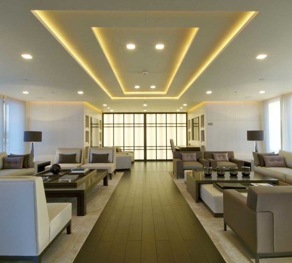 Profile: Yacht SIREN's Saloon Captured