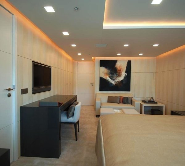 Berth: Yacht SIREN's Guest's Cabin Captured