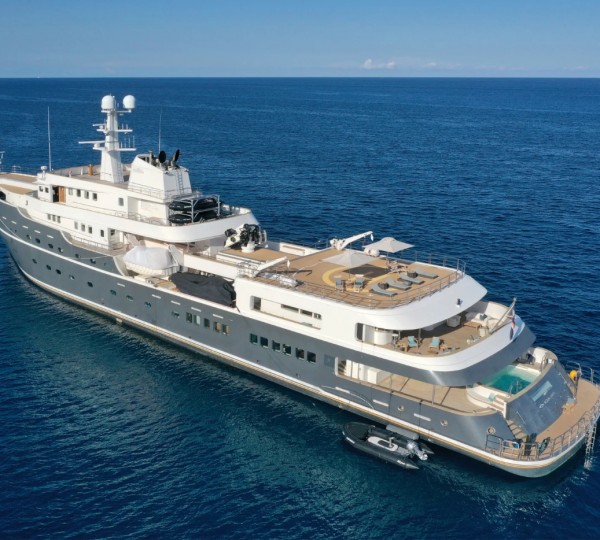 Superyacht AQUA LARES