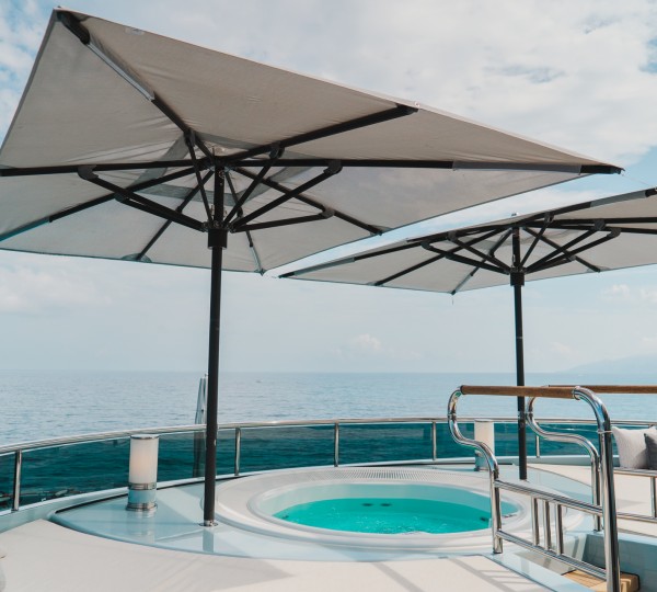38-sun Deck With Jacuzzi