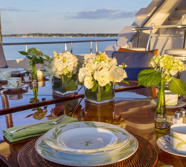 Al Fresco Table Setting
