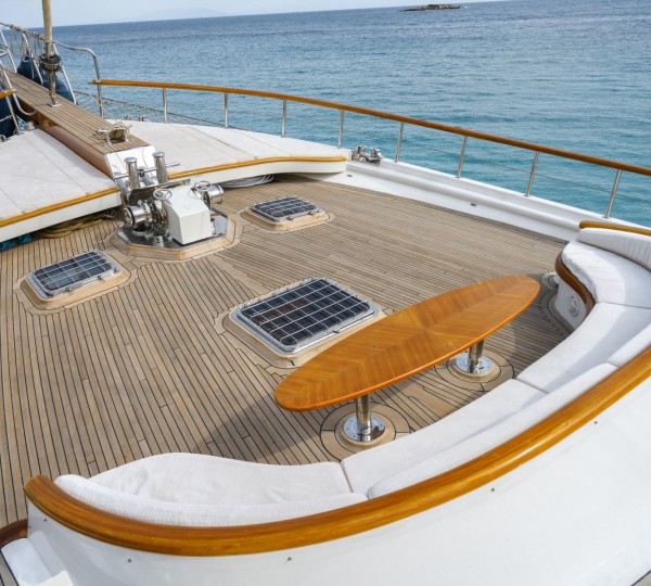 Foredeck view forward