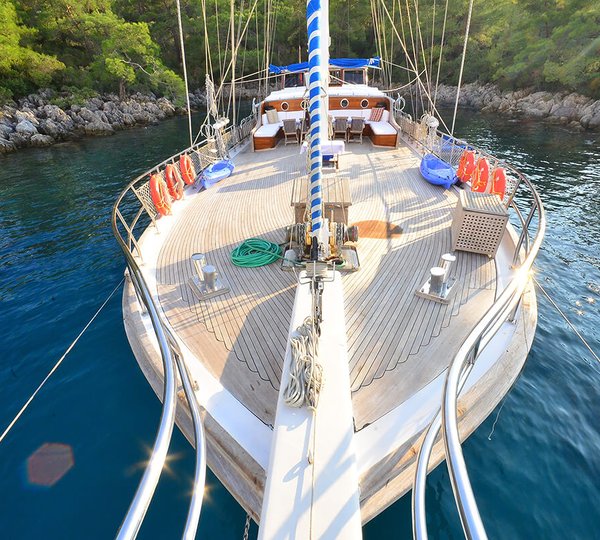 Fore Sundeck From Bowspirit