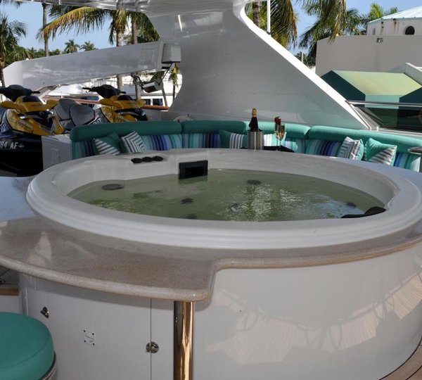 Jacuzzi With Bar