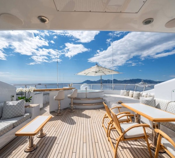 Open Sundeck With Relaxation Area