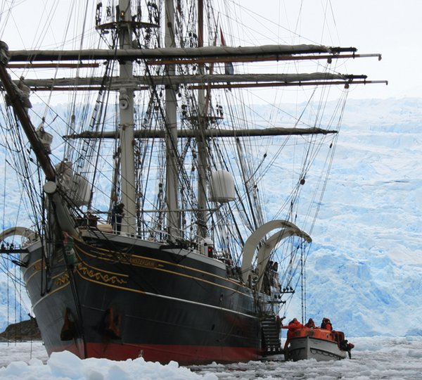 STAD AMSTERDAM In The Middle Of Ice