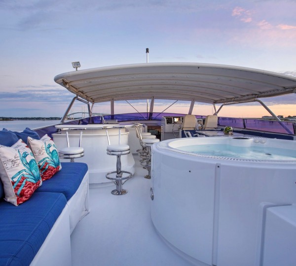 Sundeck With Jacuzzi