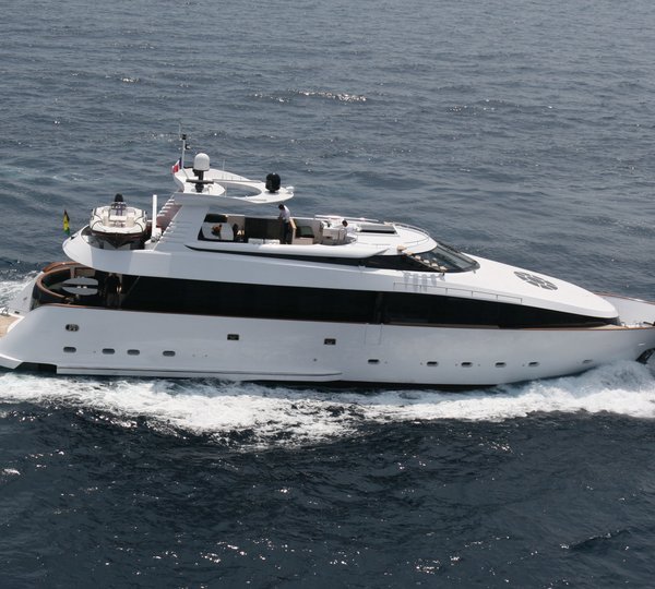 Yacht LOR - Underway 