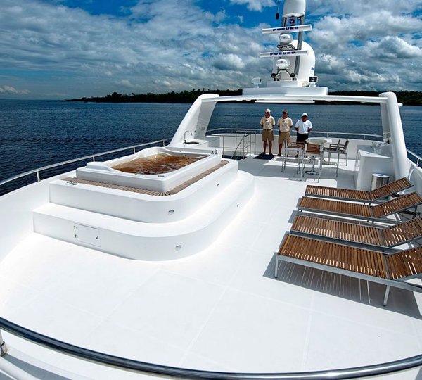 Flybridge with sun loungers and Jacuzzi
