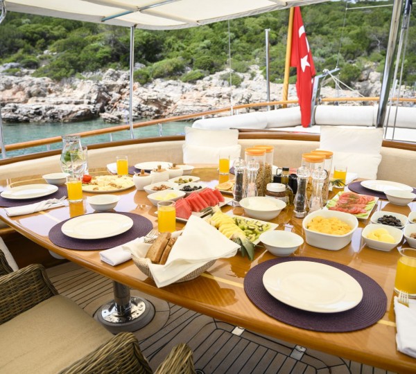 Alfresco Dining Set Up