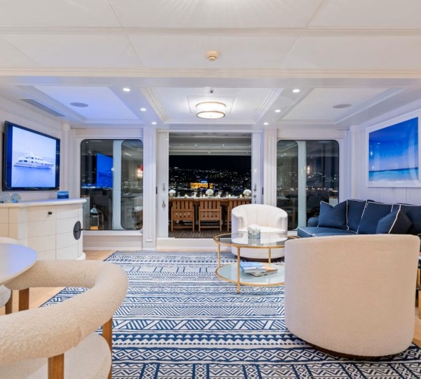 Interior Bridge Deck Sky Lounge