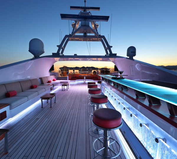 Sundeck Bar And Seating Area 