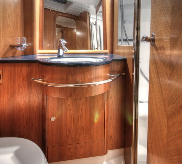 The 20m Yacht MUSTIQUE