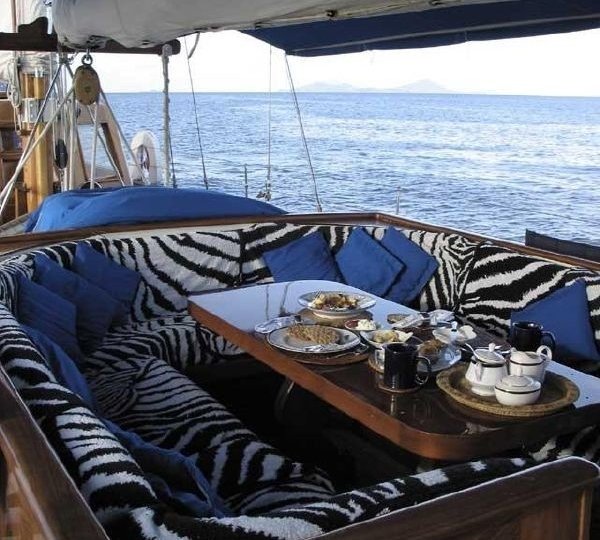 The 30m Yacht AILE BLANCHE