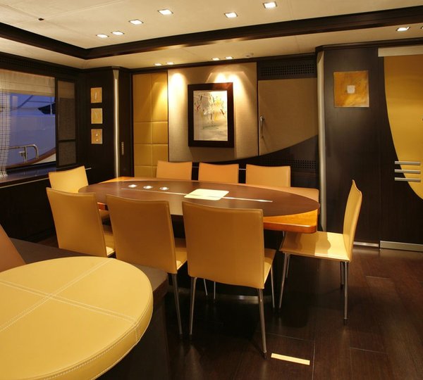 The 30m Yacht QUID PRO QUO